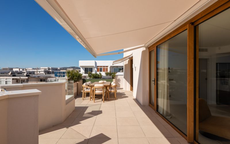 EXCLUSIVO ÁTICO CON PISCINA PRIVADA CON VISTAS AL MAR EN PLAYA D´EN BOSSA