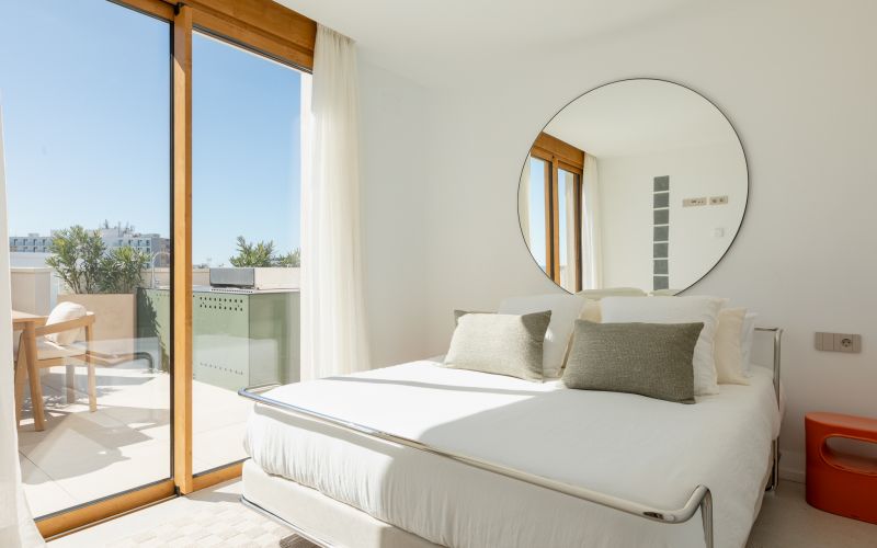 EXCLUSIVO ÁTICO CON PISCINA PRIVADA CON VISTAS AL MAR EN PLAYA D´EN BOSSA