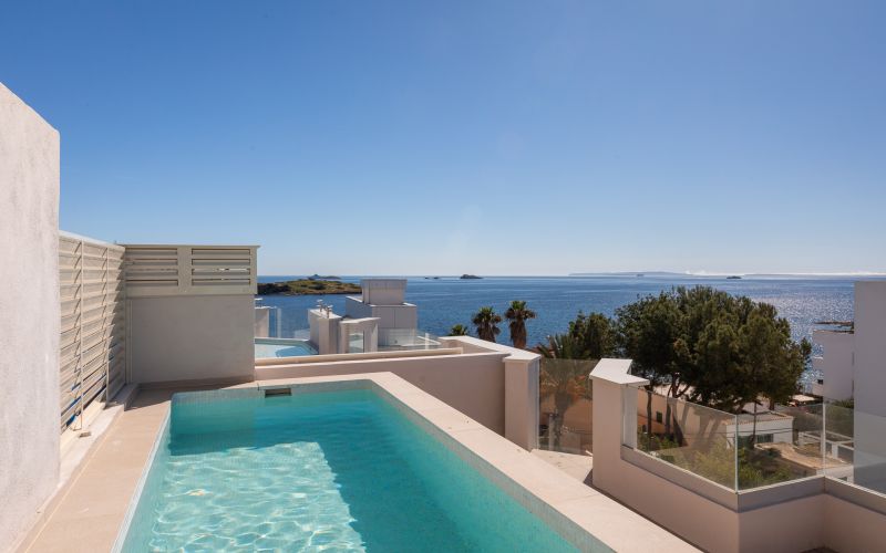 EXCLUSIVO ÁTICO CON PISCINA PRIVADA CON VISTAS AL MAR EN PLAYA D´EN BOSSA