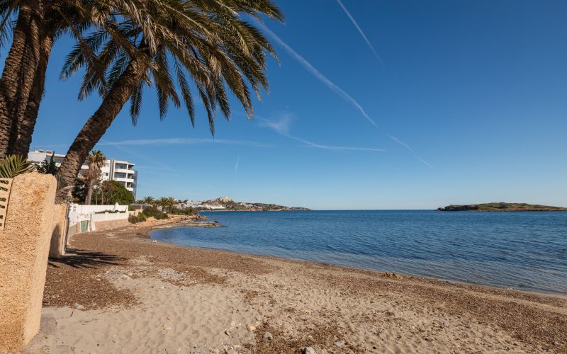 EXCLUSIVO ÁTICO CON PISCINA PRIVADA CON VISTAS AL MAR EN PLAYA D´EN BOSSA