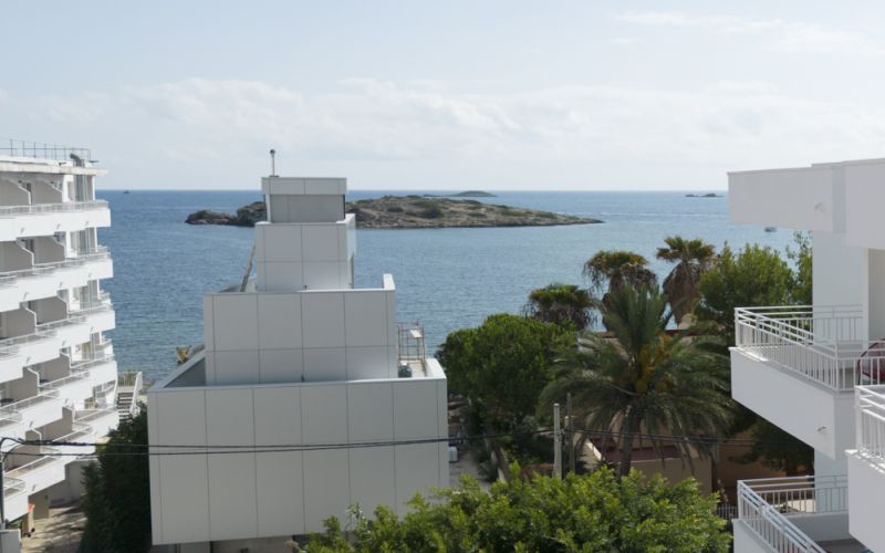 EXCLUSIVO ÁTICO CON PISCINA PRIVADA CON VISTAS AL MAR EN PLAYA D´EN BOSSA