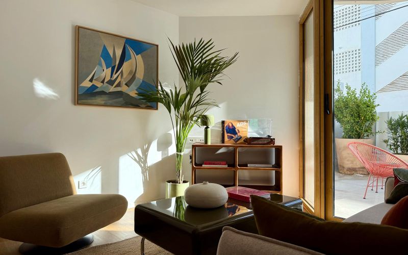 PLANTA BAJA DE 2 HABITACIONES CON 81M2 DE JARDÍN Y TERRAZA CON PARKIG Y TRASTERO