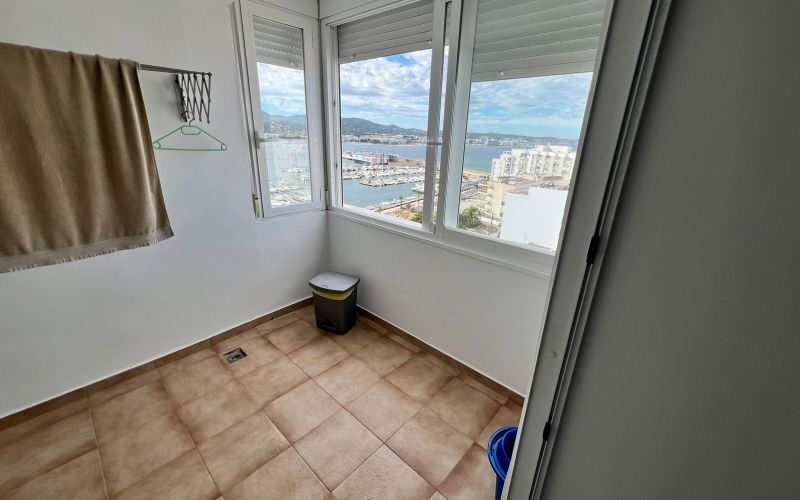APARTAMENTO EN 10 PLANTA CON ESPECTACULARES VISTAS AL MAR Y PISCINA COMUNITARIA
