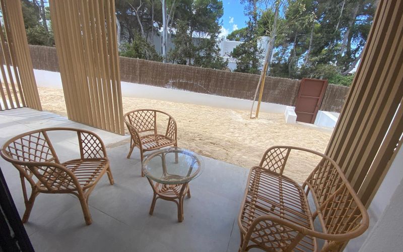 PLANTA BAJA  A ESTRENAR MUY CERCA  DE LA PLAYA