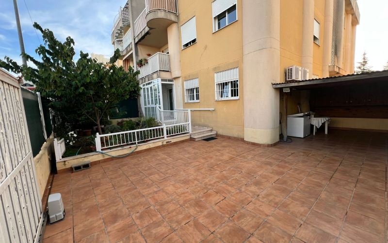 PLANTA BAJA EN SES PAISSES CON TERRAZA , JARDÍN Y PARKING