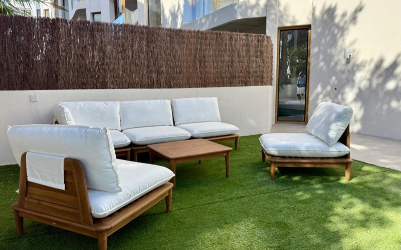 PLANTA BAJA DE 2 HABITACIONES CON 81M2 DE JARDÍN Y TERRAZA CON PARKIG Y TRASTERO