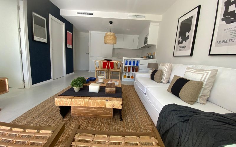 PRECIOSA PLANTA BAJA CERCA DE LA PLAYA DE 2 HABITACIONES CON PARKIG Y TRASTERO