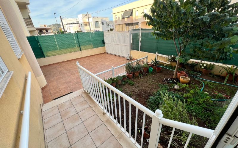 PLANTA BAJA EN SES PAISSES CON TERRAZA , JARDÍN Y PARKING