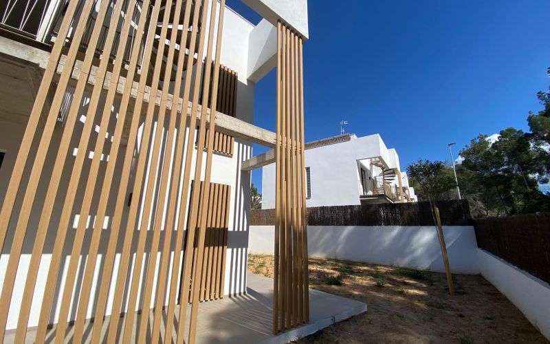 PLANTA BAJA  A ESTRENAR MUY CERCA  DE LA PLAYA
