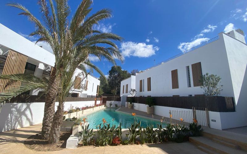 ESPECTACULAR PLANTA BAJA CERCA DE LA PLAYA