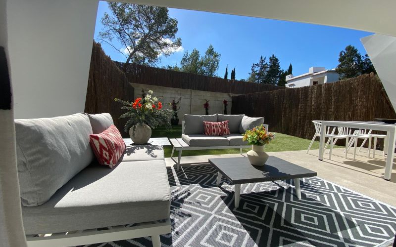 PRECIOSA PLANTA BAJA CERCA DE LA PLAYA DE 2 HABITACIONES CON PARKIG Y TRASTERO