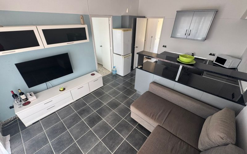 ÁTICO DE 2 HABITACIONES CON TERRAZA GRANDE Y BONITAS VISTAS, CON PISCINA