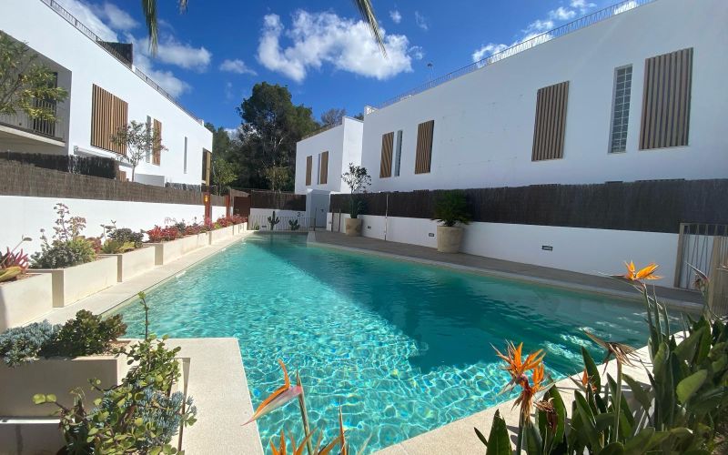 PLANTA BAJA  A ESTRENAR MUY CERCA  DE LA PLAYA