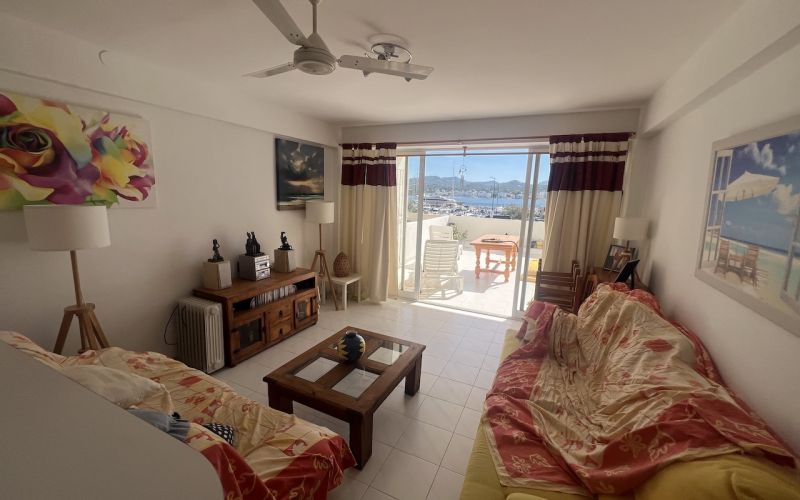 APARTAMENTO CON TERRAZA GRANDE Y ESPECTACULARES VISTAS AL MAR